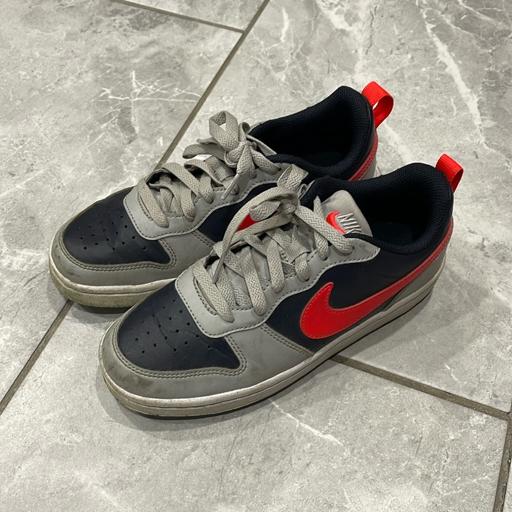Nike Sneakers (4.5)